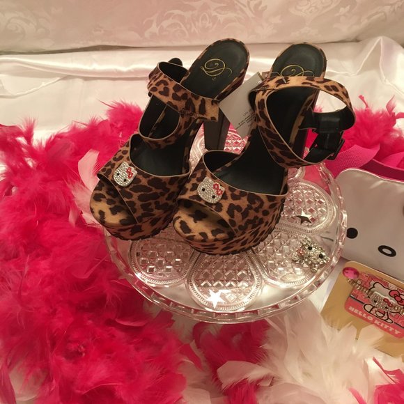 no brand Shoes - ADORABLE velvet paltform and matching chocker with crystal details !